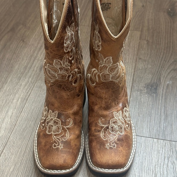 Shyanne Brown Leather Western Kids Boots with Floral Design - Picture 8 of 11